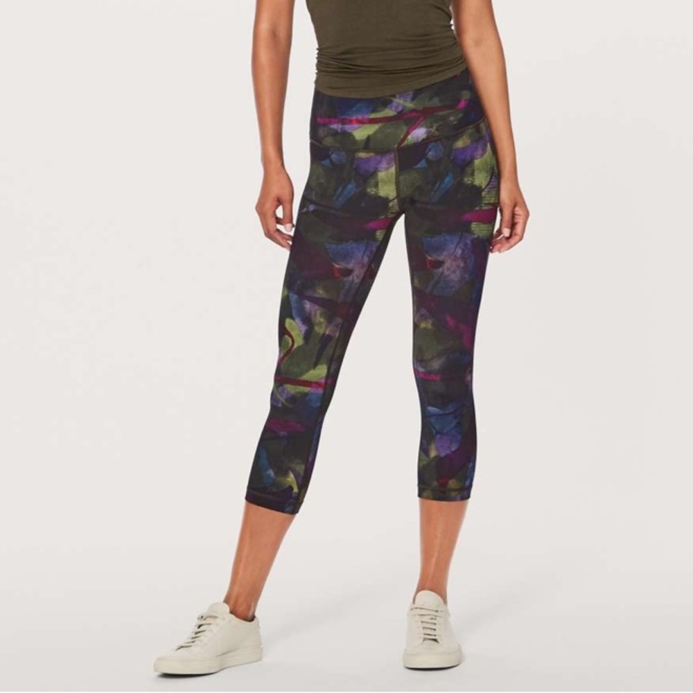 Lululemon Wunder Under Crop High Rise in Aura Dark Chrome Multi